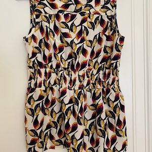 Élégant and floral tank top! Easy care and very flattering.